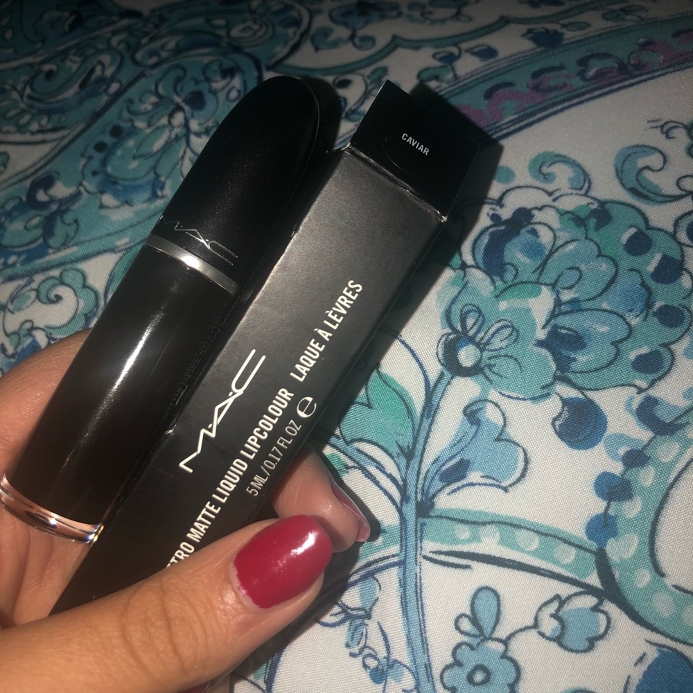 MAC retro matte liquid lipcolour in Caviar